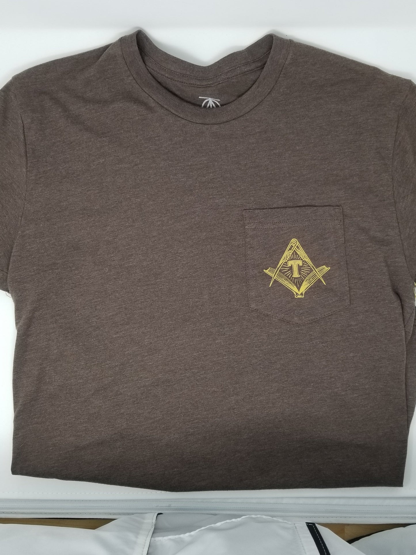 THEORIES OF ATLANTIS T-SHIRT M Theories Book Club Pocket Tee - Espresso