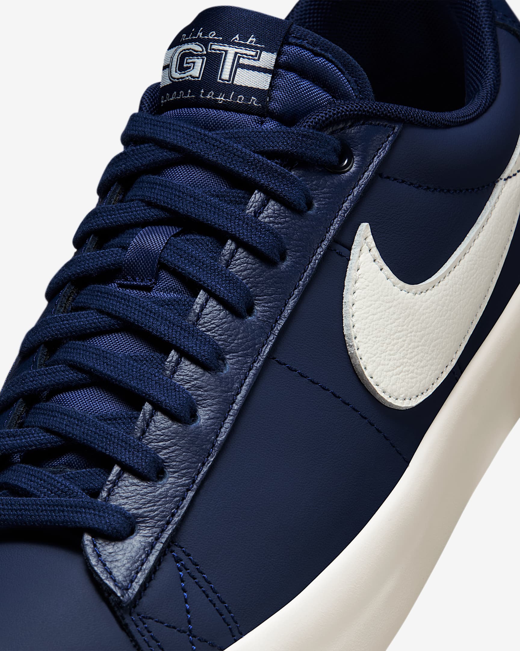 NIKE SB SHOE NIKE SB Nike SB Blazer Low GT - Navy White Leather