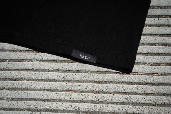 MILES T-SHIRT M MILES LOGO HIT TEE - BLACK