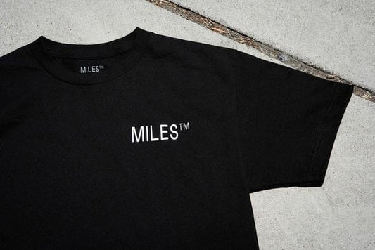 MILES T-SHIRT M MILES LOGO HIT TEE - BLACK